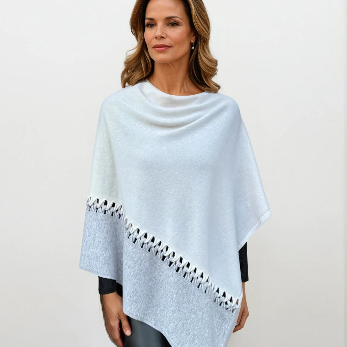 Kinross Cashmere Navy & Seal Twist Stitch Poncho LFAC1-C99